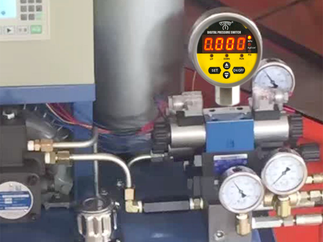 电液一体数字化液压油泵站配套智能数显控制压力表的设计与应用